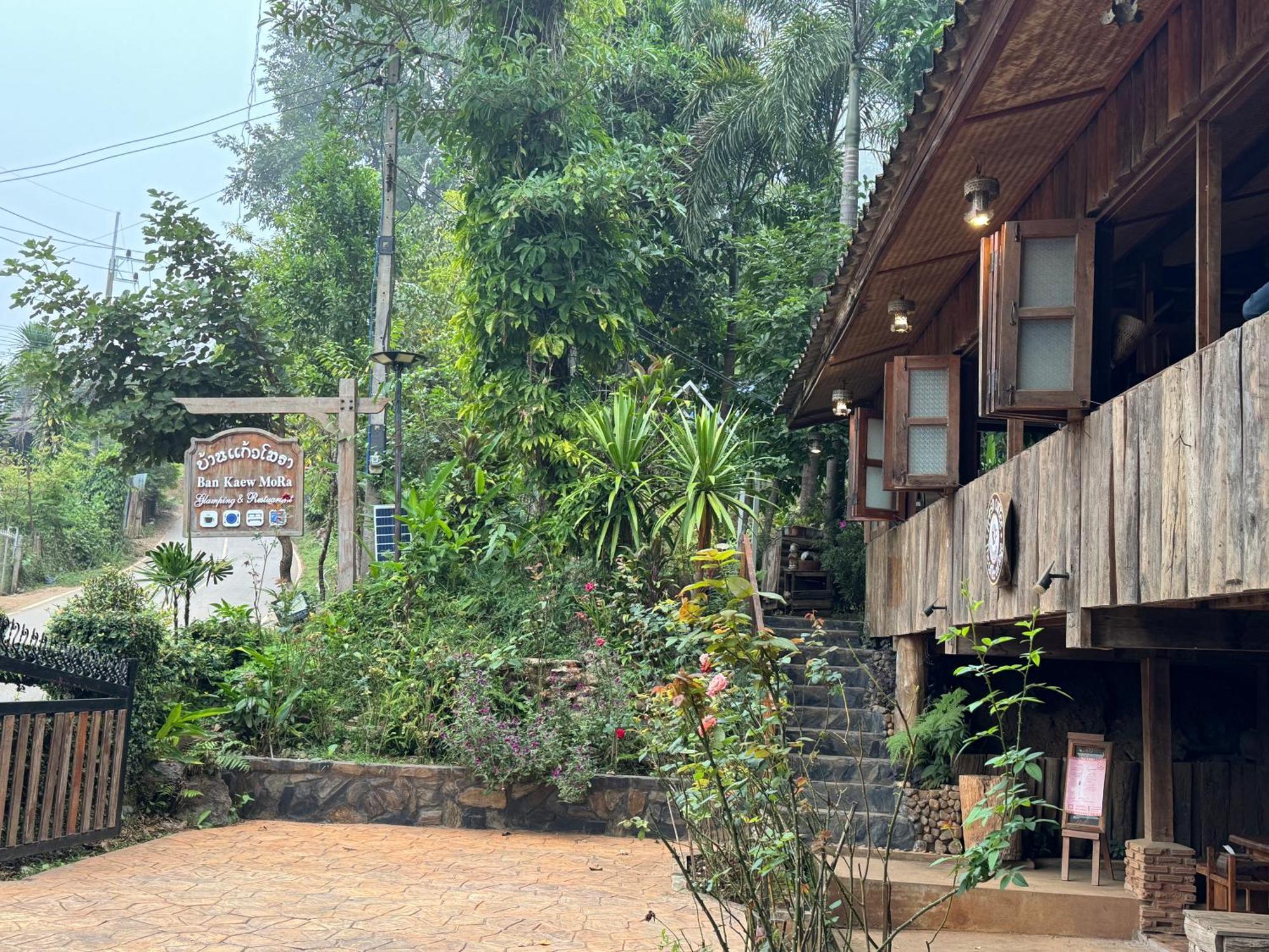 Ban Kaew Mo Ra Glamping & Restaurant Hotel ปางมะผ้า ภายนอก รูปภาพ